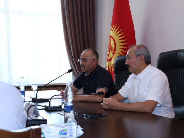 КР Жогорку Кеңшинин депутаты, Ата-Журт фракциясынын лидери Шакиев Н.Т. өзү бүтүрүп чыккан  К.И.Скрябин атындагы КУАУга келди