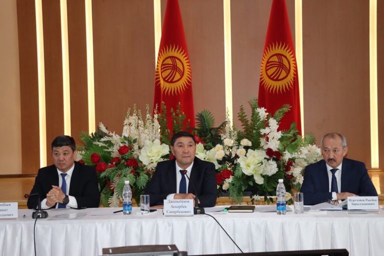 КРнын Айыл чарба министрлиги менен бирге К.И.Скрябин атындагы Кыргыз улуттук агрардык университетинде КРнын балык өстүрүүчүлөрдүн, балык жана балык азыктарын кайра иштетүүчүлөрдүн жана экспорттоочулардын 1-сьезди болуп өттү.