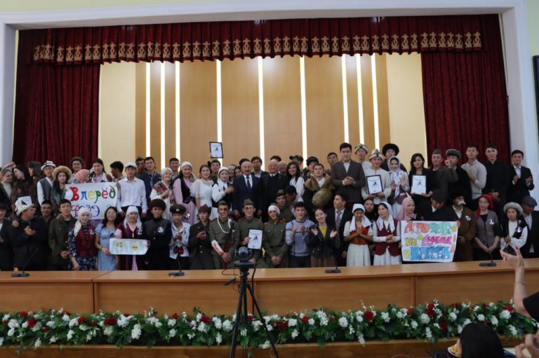 “Чынгыз Айтматов – улуу ойчул” аттуу факультеттер аралык кароо-сынагы өткөрүлдү.