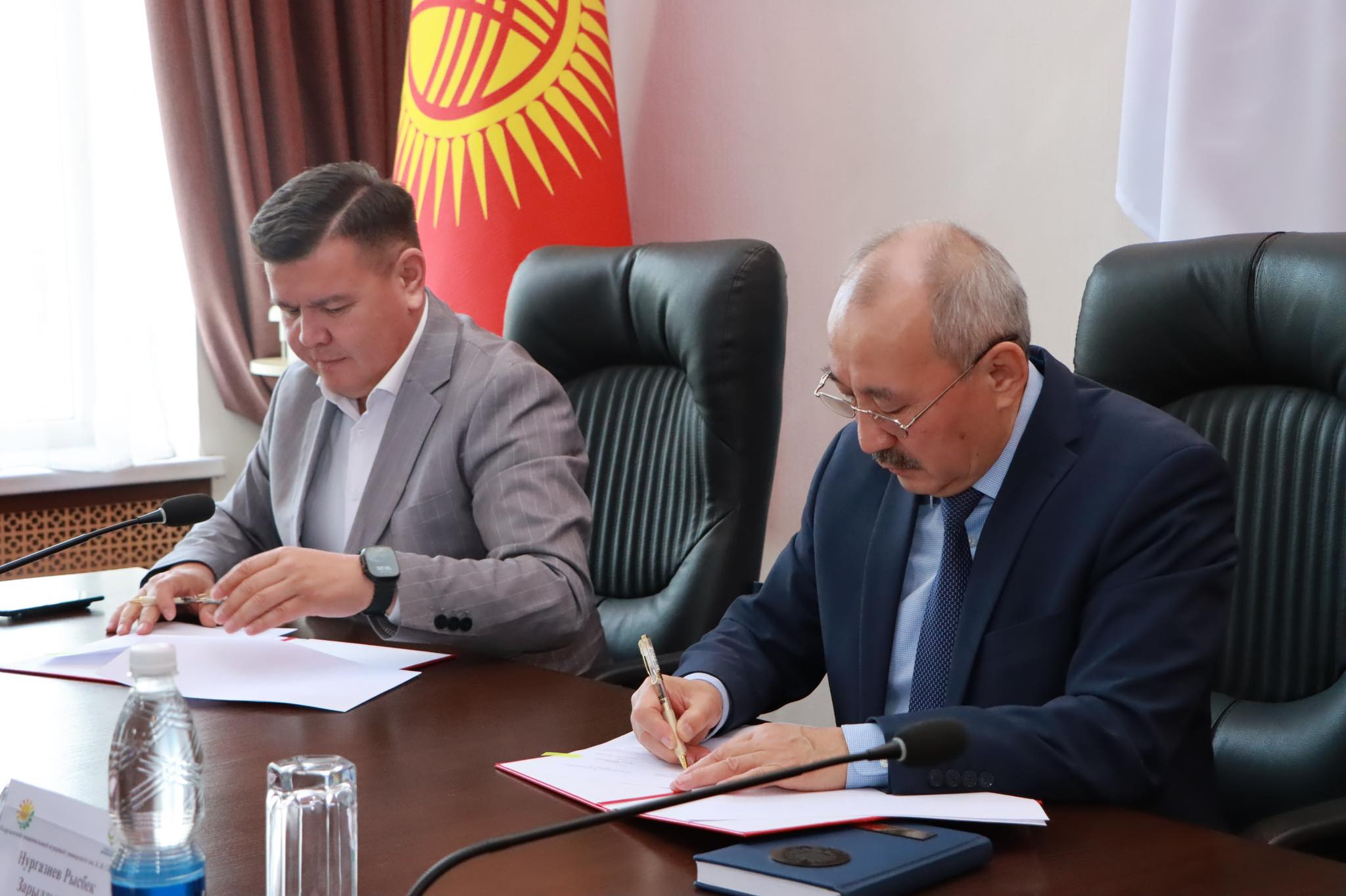 Подписание меморандума о сотрудничестве между КНАУ и ОсОО «Интелмед»