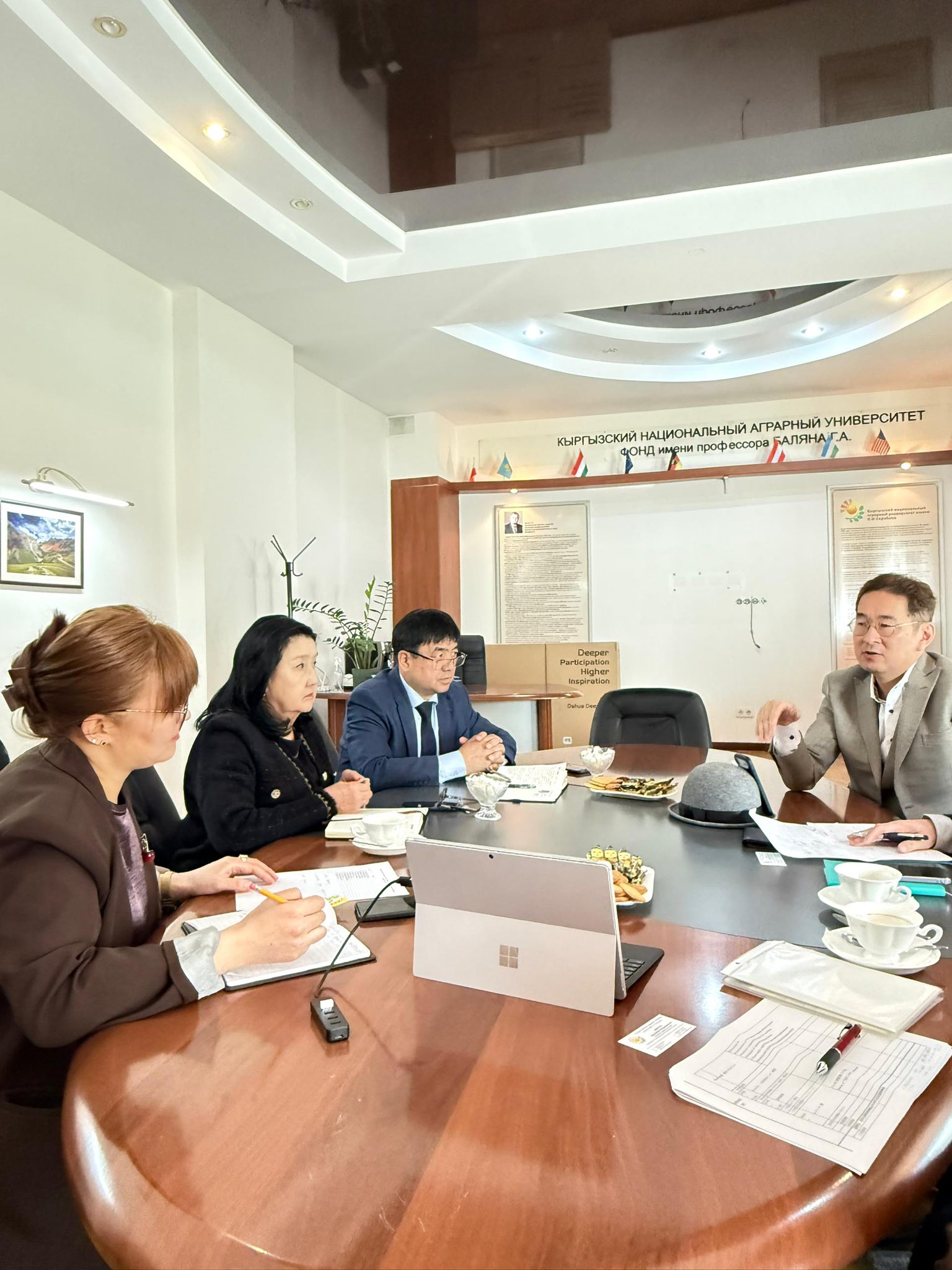 Read more about the article Жапониянын Шимоносеки шаардык университетинин делегациясы КУАУга иш сапары менен келди