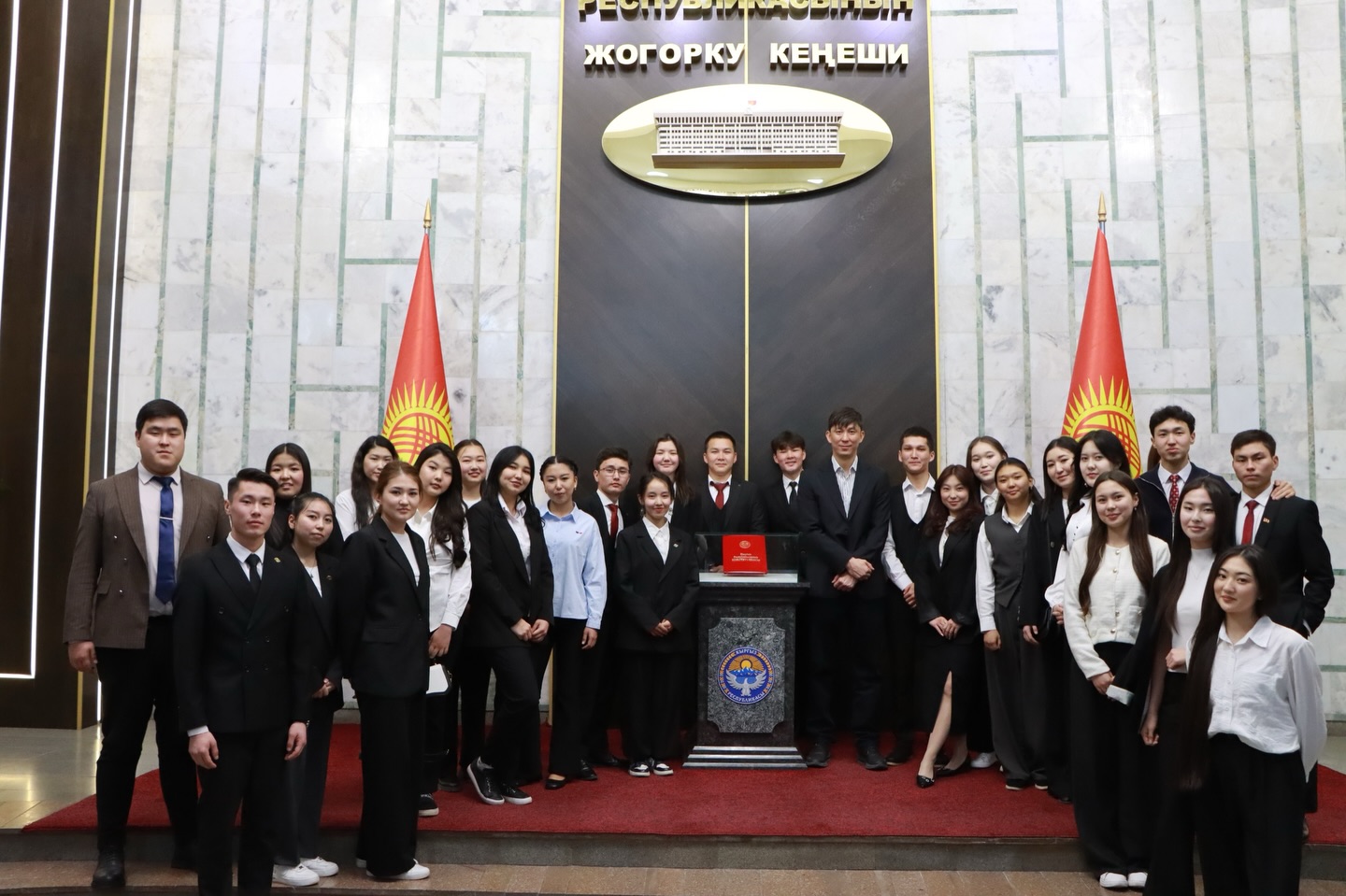 Read more about the article К.И. Скрябин атындагы КУАУнун лидер-студенттери КР Жогорку Кеңешинде болушту