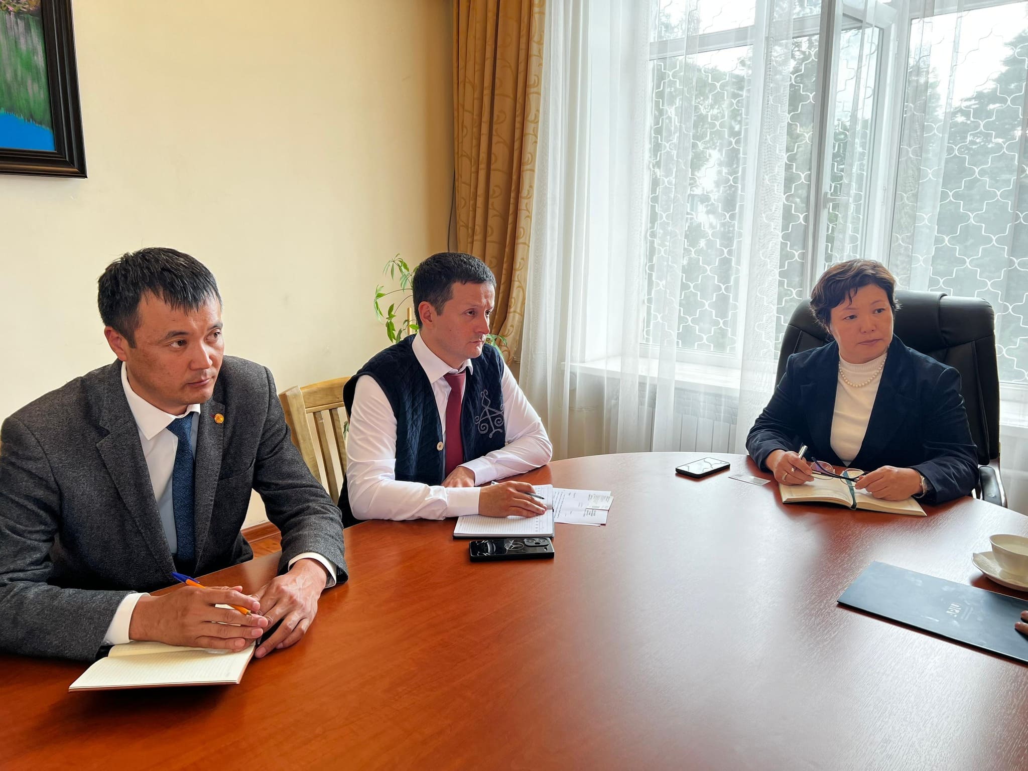 APIU өкүлдөрү КНАУда: 11,6 млн сомдук көчөткана долбоору талкууланды