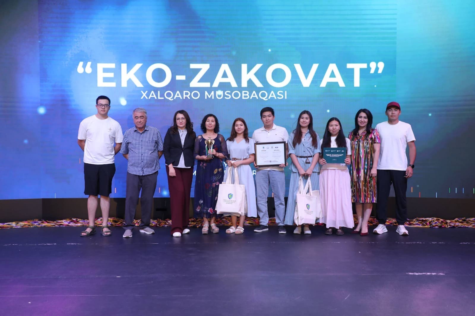 Read more about the article КУАУнун студенттери Самарканддагы «Эко-Заковат» эл аралык интеллектуалдык мелдешинде коло байгеге ээ болушту